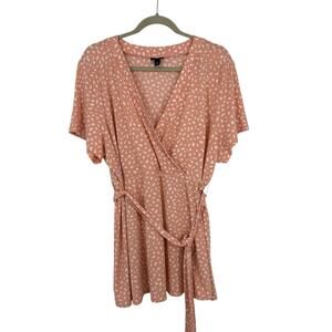 Torrid 3X Knit Crepe Wrap Peplum Top Peach Dotted Short sleeves belted Babydoll